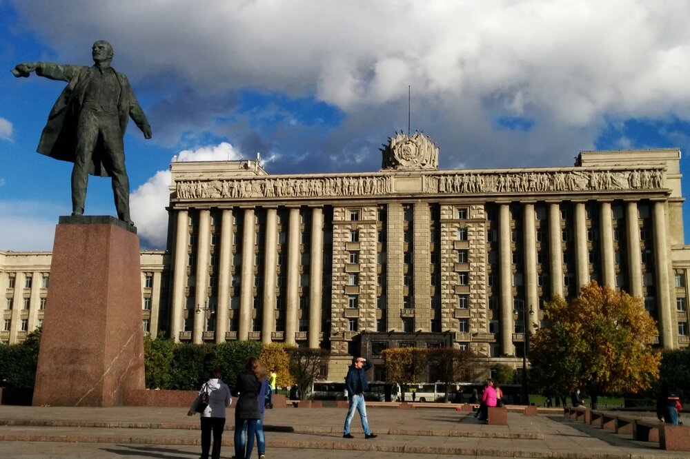 Statue of Lenin at Moskovskaya Square