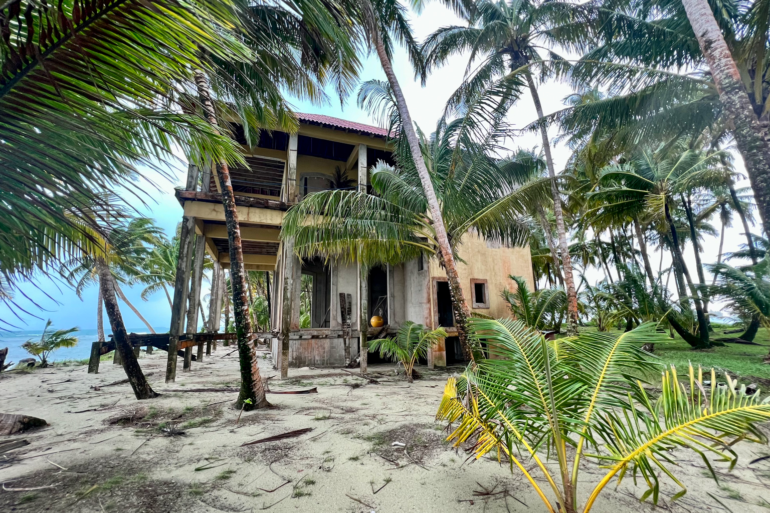 Crawl Cay abandoned building