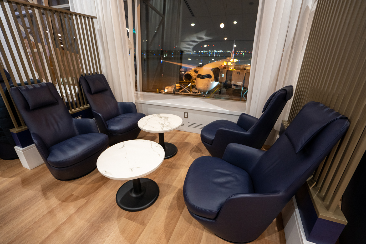 Air France Lounge Montreal – Window seating