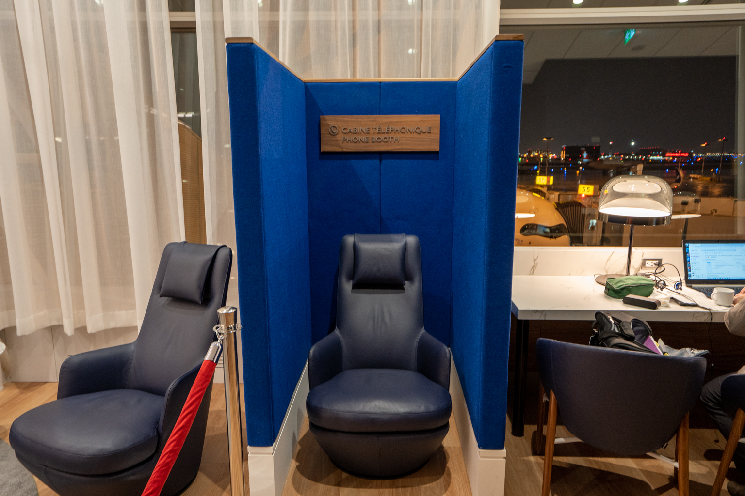 Air France Lounge Montreal – Phone booth