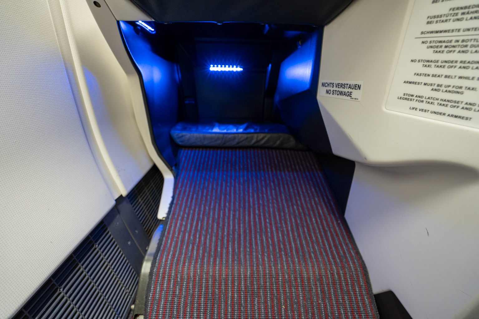 Austrian Airlines business class – Footwell