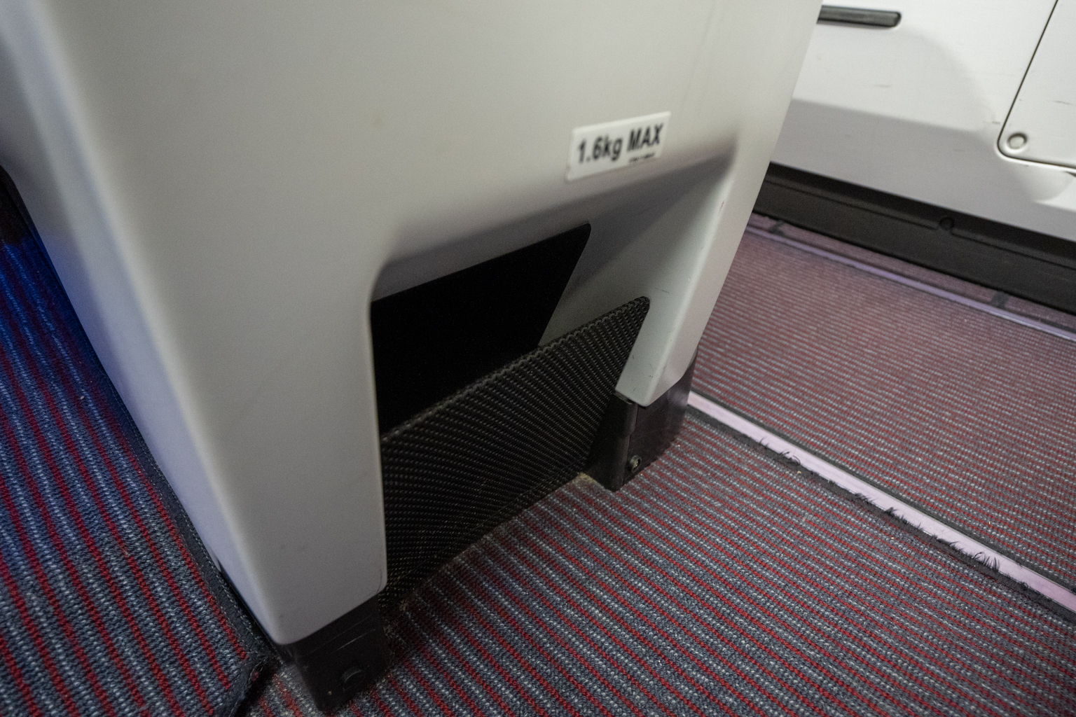 Austrian Airlines business class – Mesh storage unit