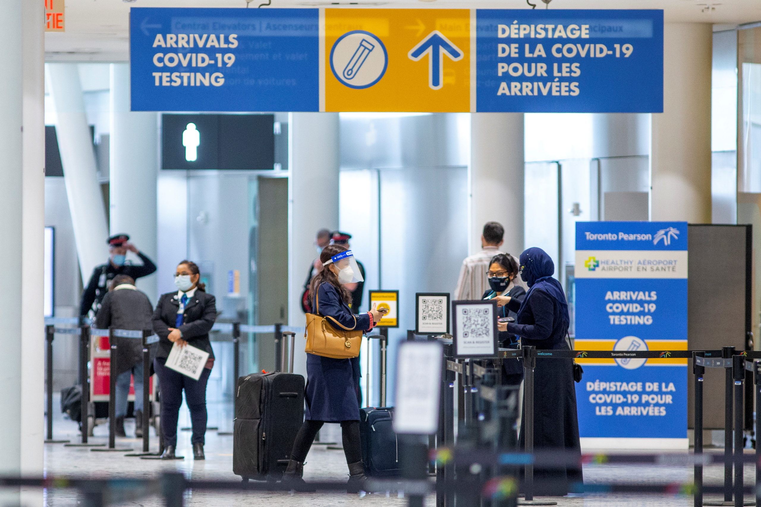 Passengers wait to be tested after they arrive at Toronto's Pearson airport after mandatory coronavirus disease (COVID-19) testing took effect for international arrivals in Mississauga, Ontario, Canada February 15, 2021. REUTERS/Carlos Osorio