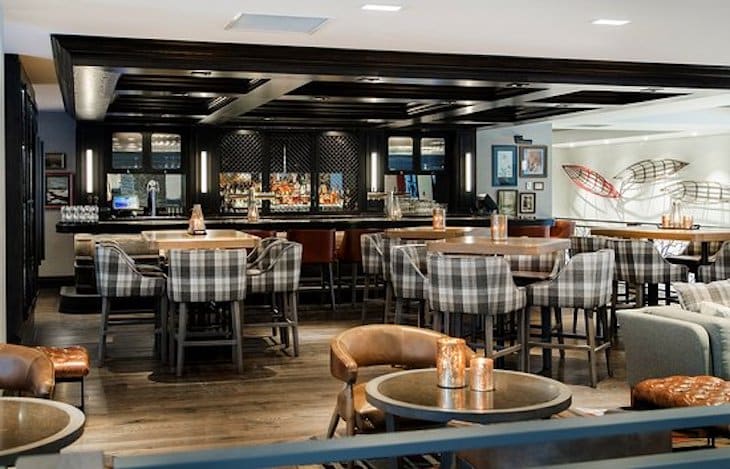 Pomeroy Kananaskis Mountain Lodge – Blacktail Bar