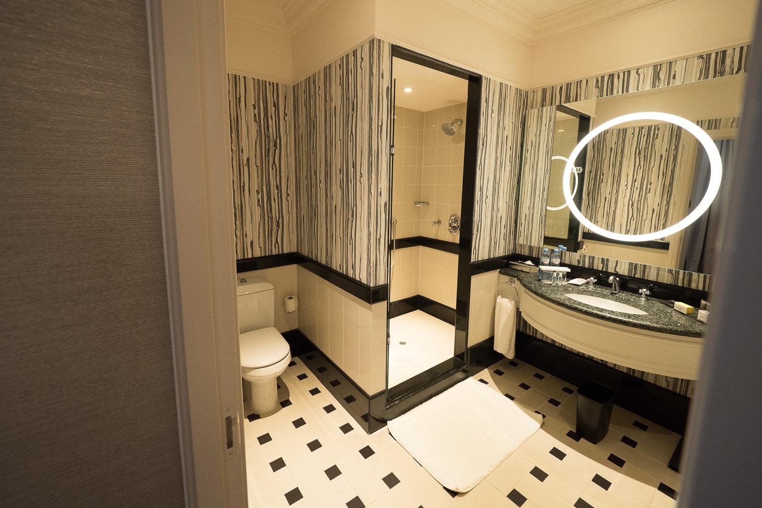 Tbilisi Marriott Hotel – Junior Suite bathroom