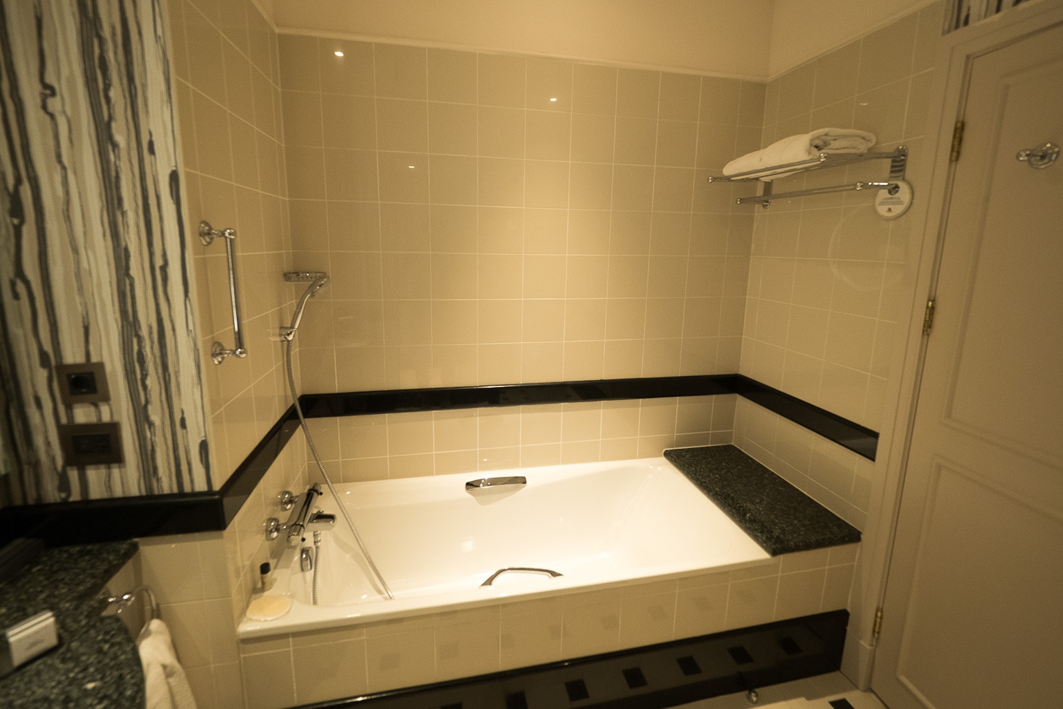 Tbilisi Marriott Hotel – Junior Suite bathtub