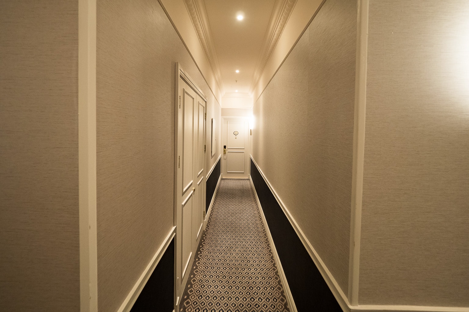 Tbilisi Marriott Hotel – Room 401 hallway