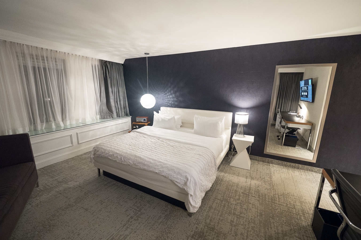 Le Méridien Versailles – Junior Suite king bed