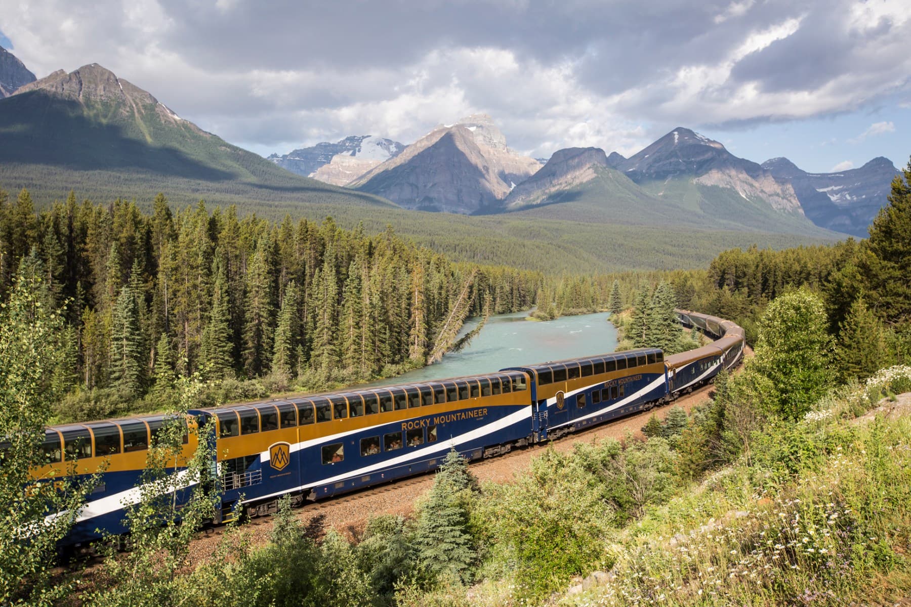 Aeroplan & Rocky Mountaineer Partnership: Earn & Redeem Points on Luxury Train Travel