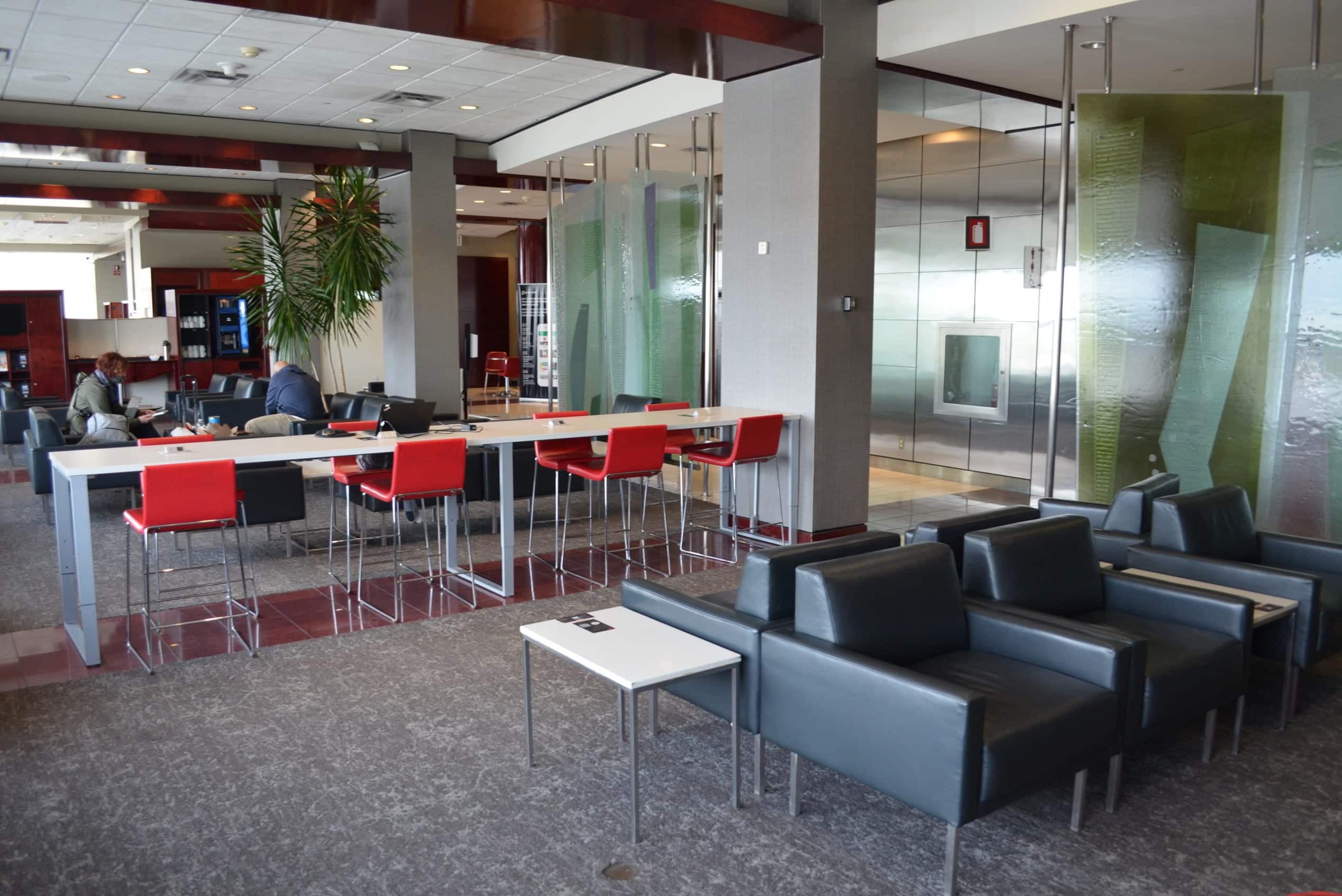 Review: Air Canada Maple Leaf Lounge Montreal (Domestic)