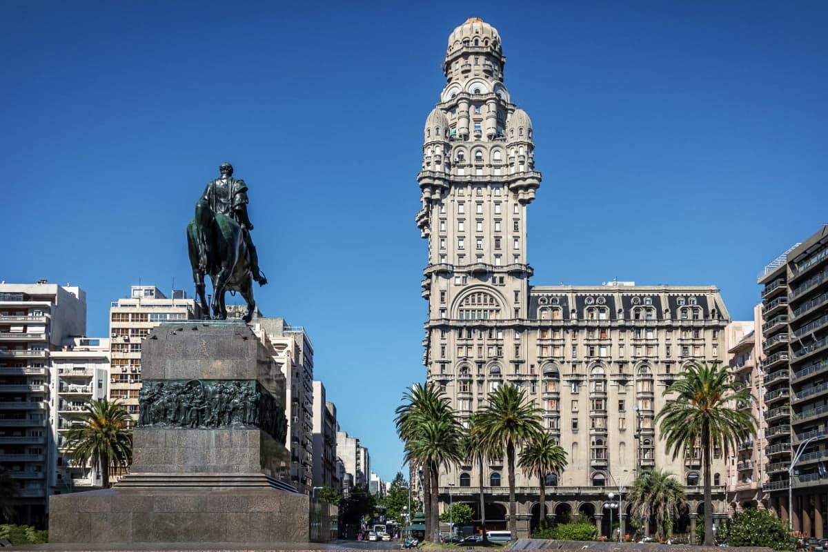plaza independencia montevideo