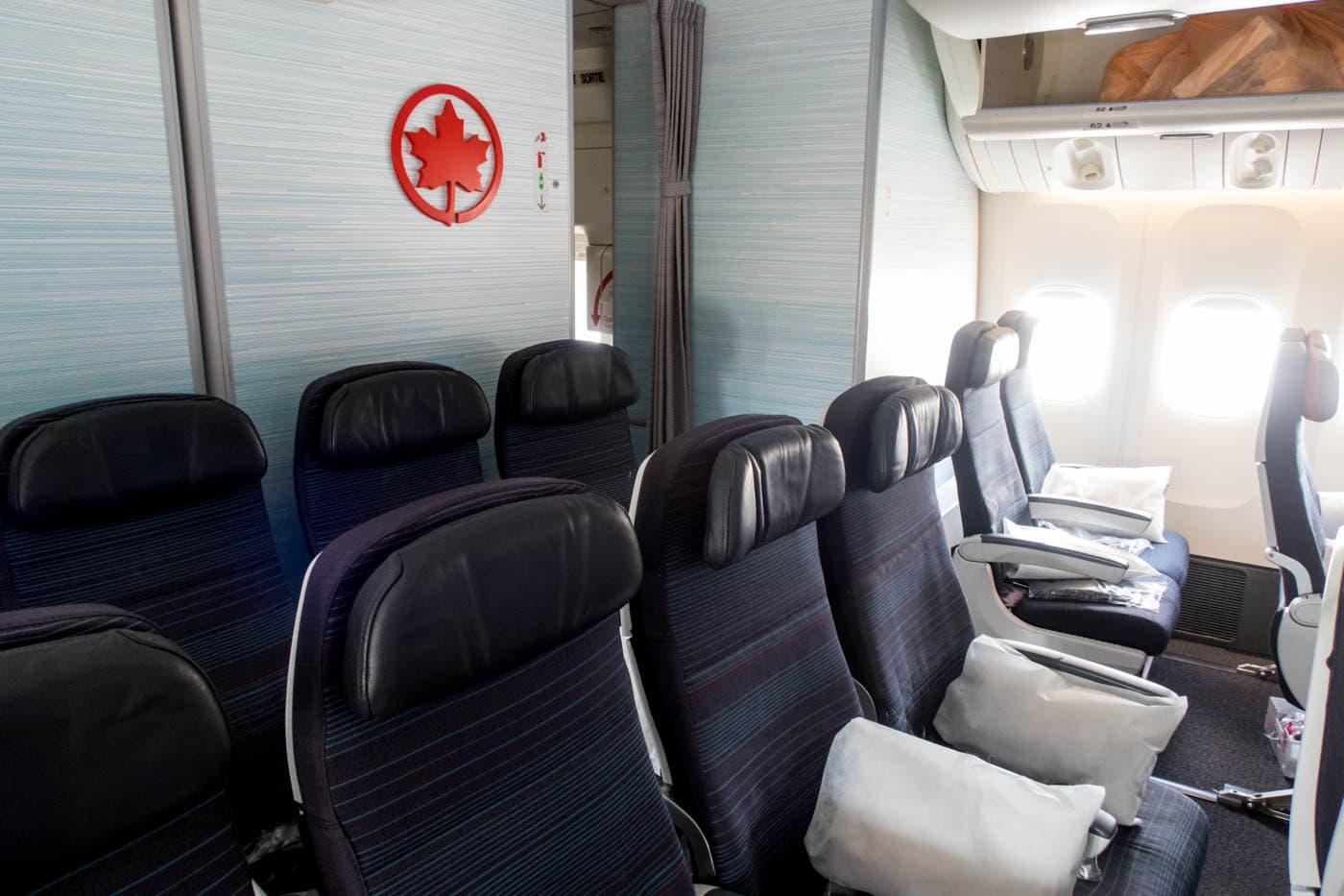 The bulkhead featured the nice Air Canada logo.