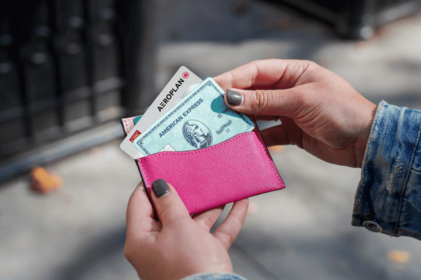 Head-to-Head: Amex Green Card vs. CIBC Aeroplan Visa Card