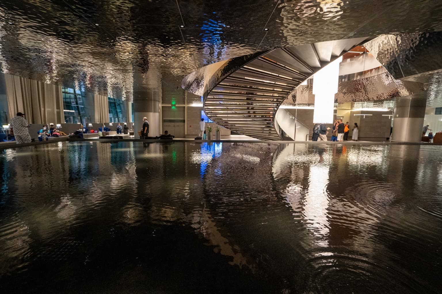 Review: Qatar Airways Al Mourjan Business Class Lounge Doha