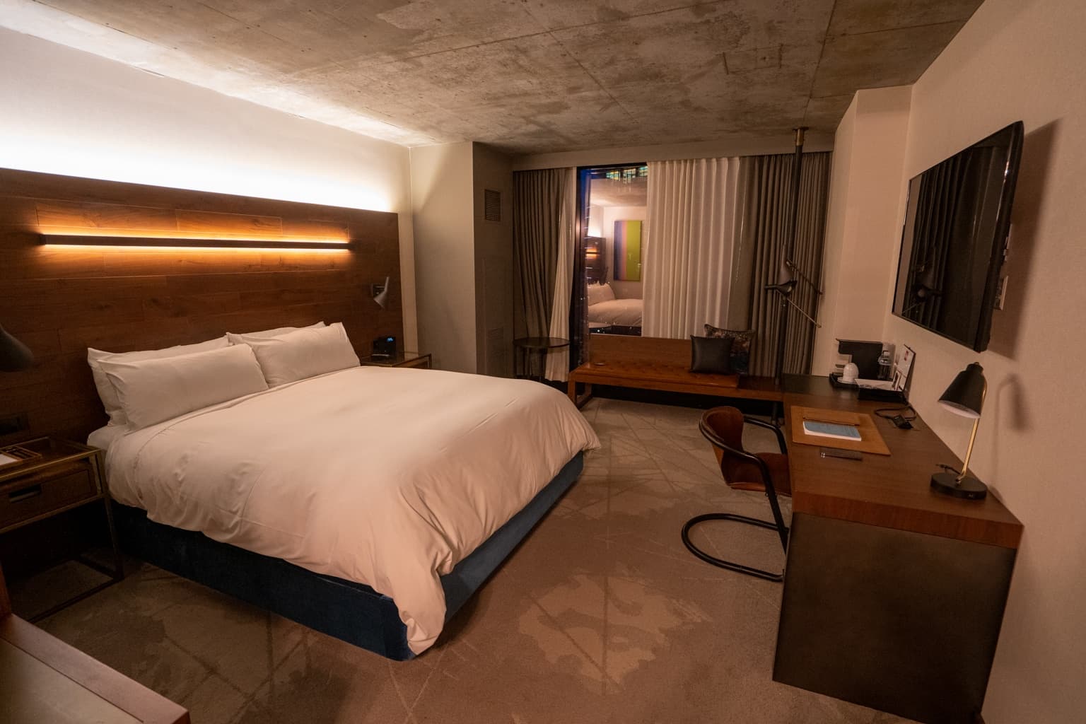 Review: The DOUGLAS, Autograph Collection