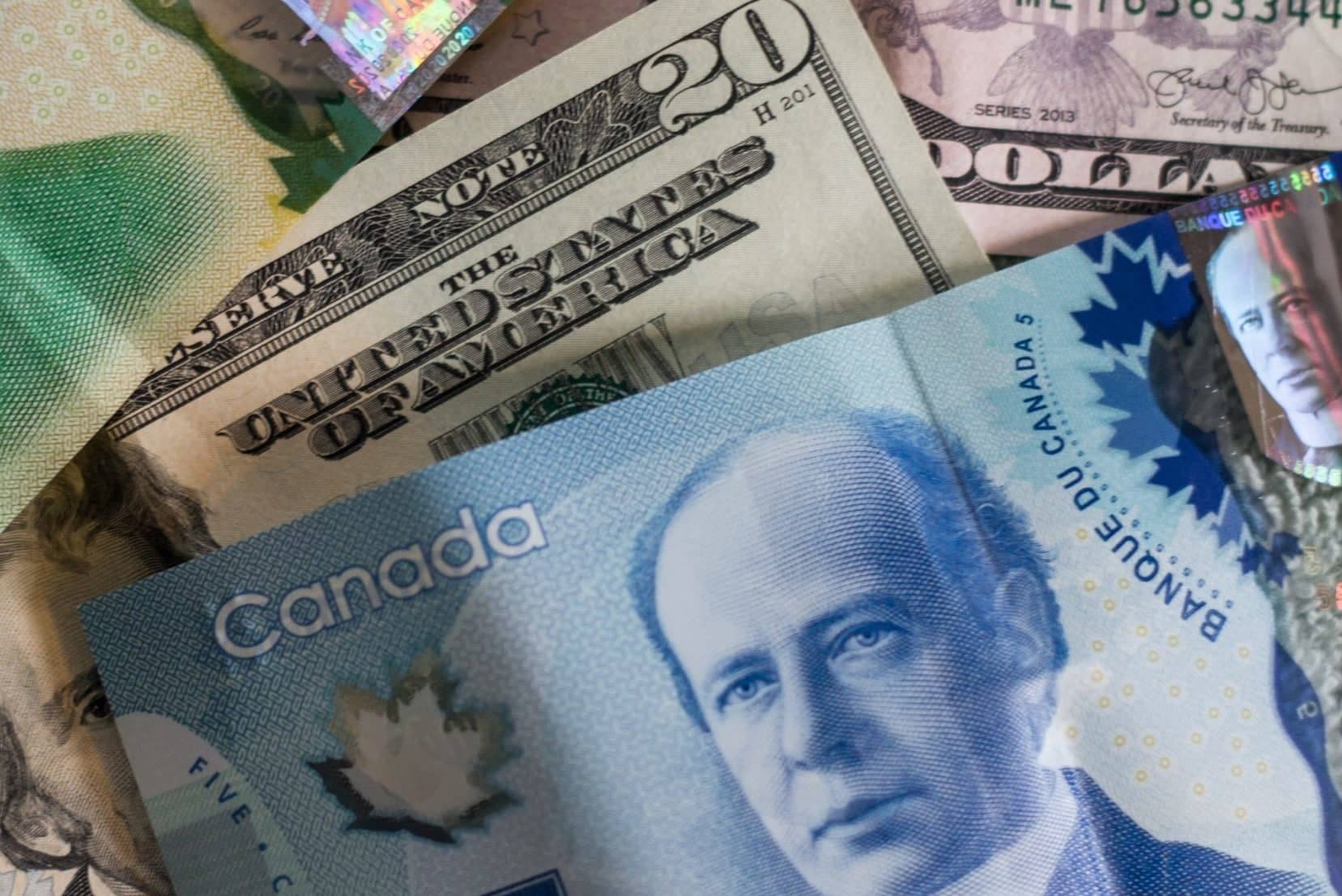 Head-to-Head: Scotiabank Passport Visa Infinite Card vs. Scotiabank Gold American Express