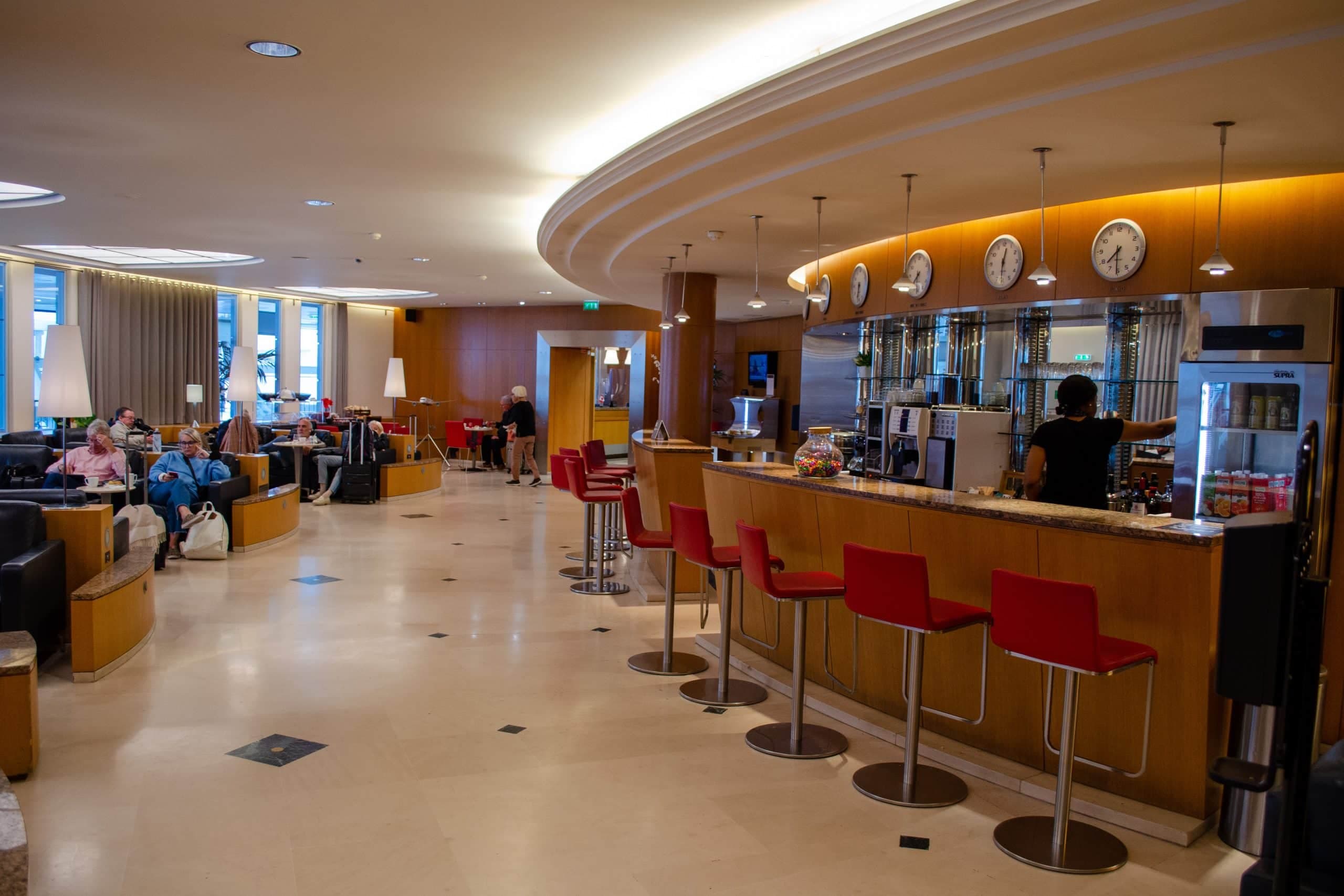 Review: Air Canada Maple Leaf Lounge Paris