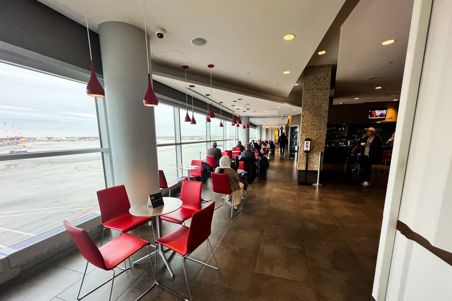 Review: Air Canada Maple Leaf Lounge Winnipeg