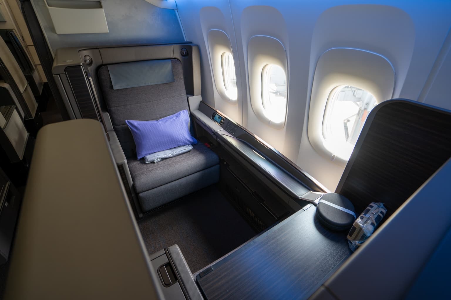 Book a First Class Flight by Signing Up for This ONE Credit Card