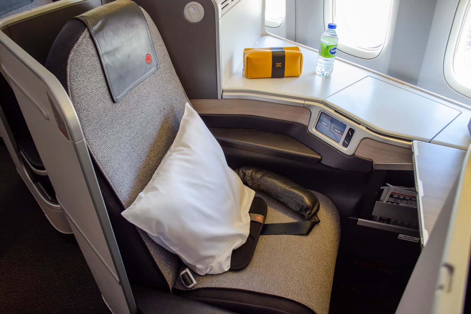 Review: Air Canada 777 Signature Class Sydney to Vancouver