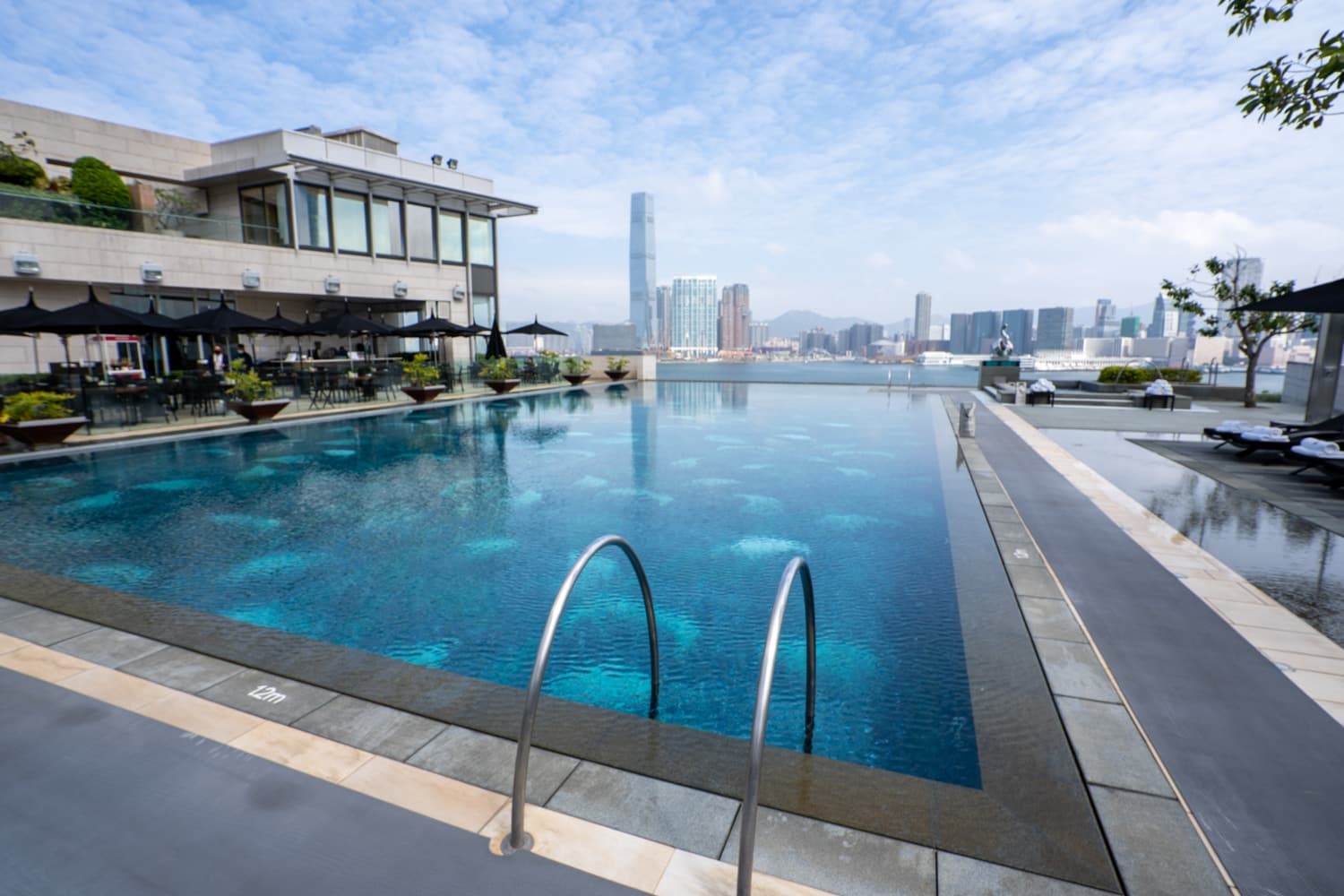 Review: Four Seasons Hong Kong