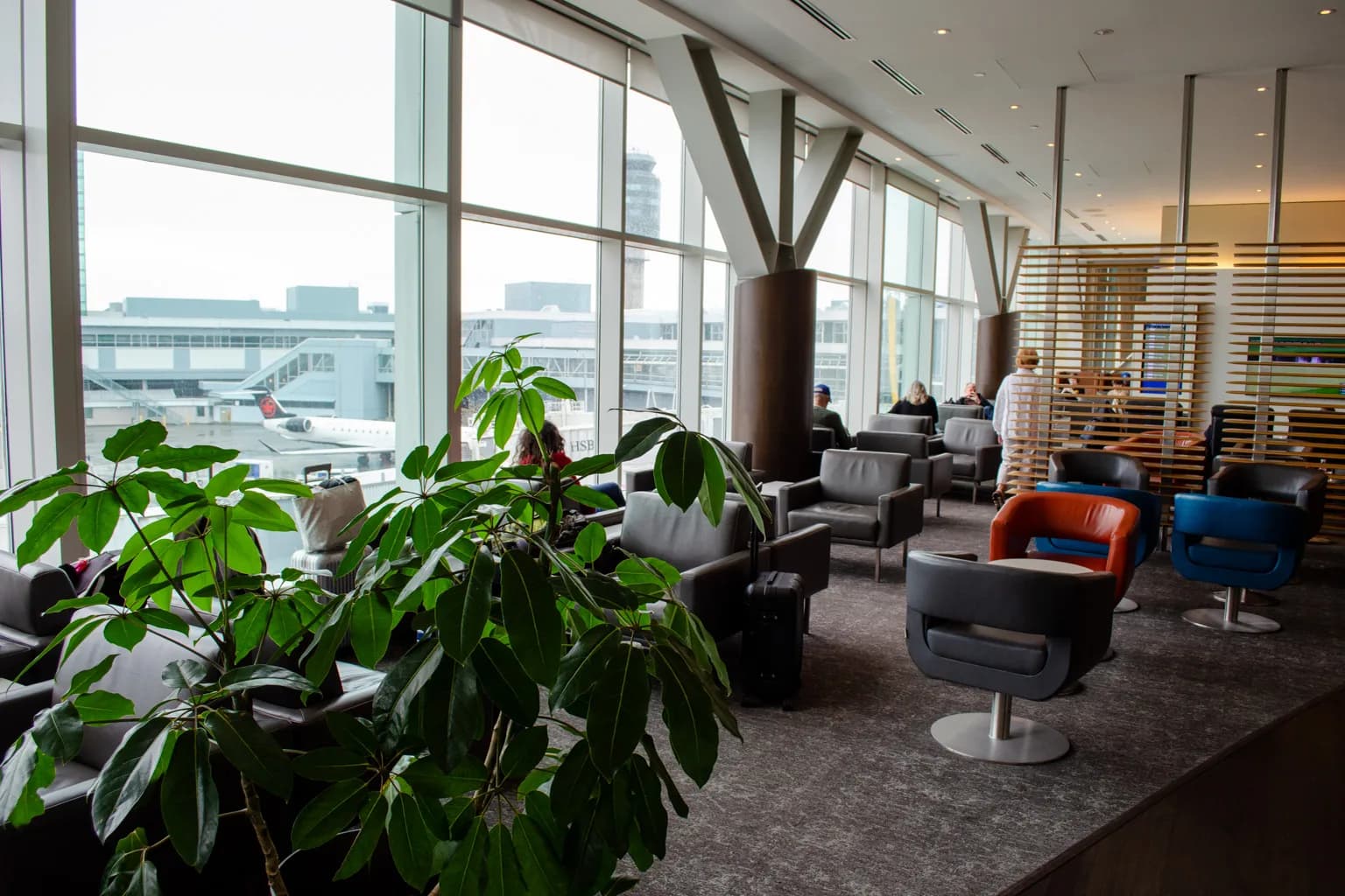 Review: Air Canada Maple Leaf Lounge Vancouver (Transborder)