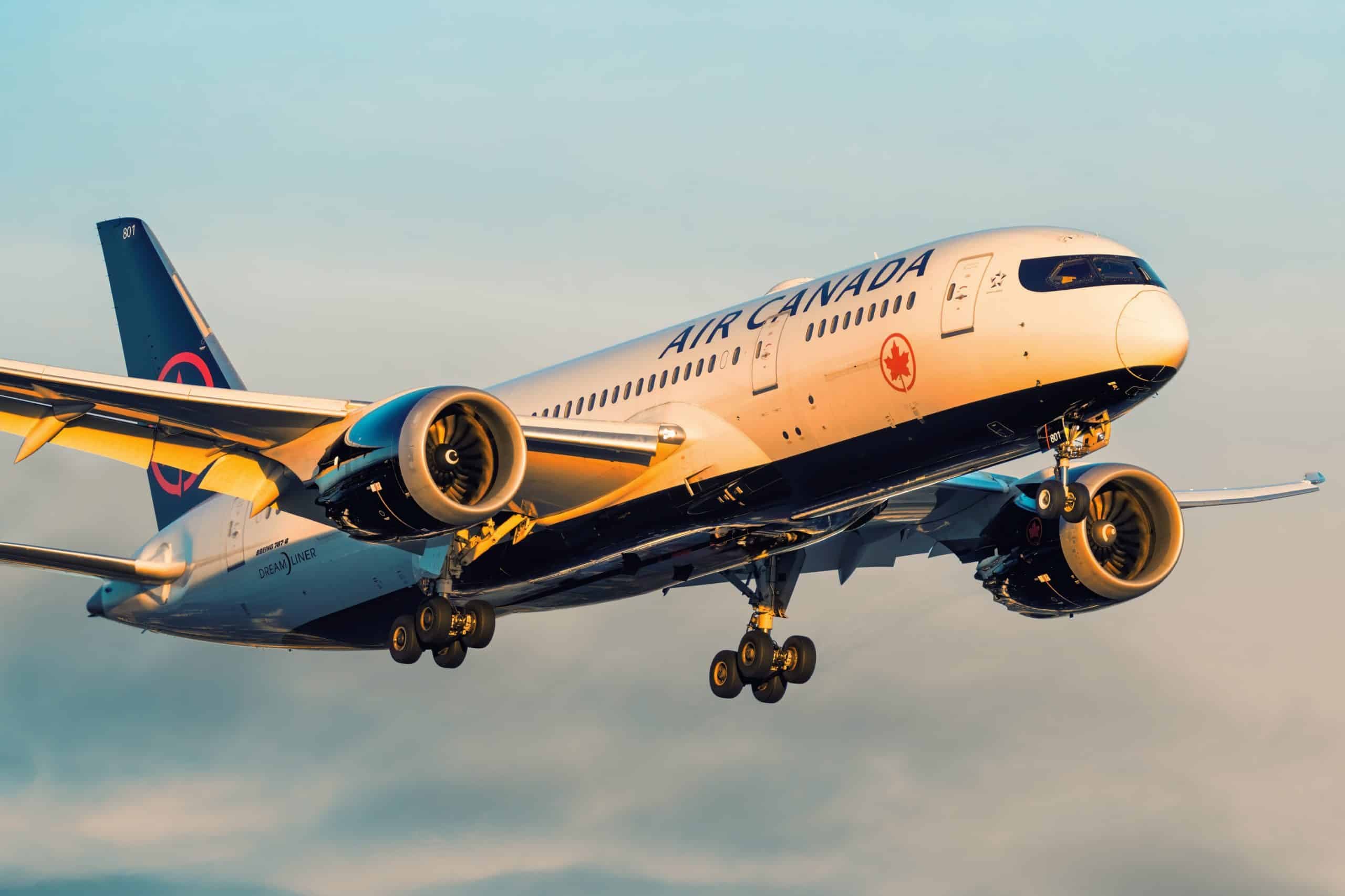 Air Canada Boeing 787 Dreamliner on approach to Vancouver