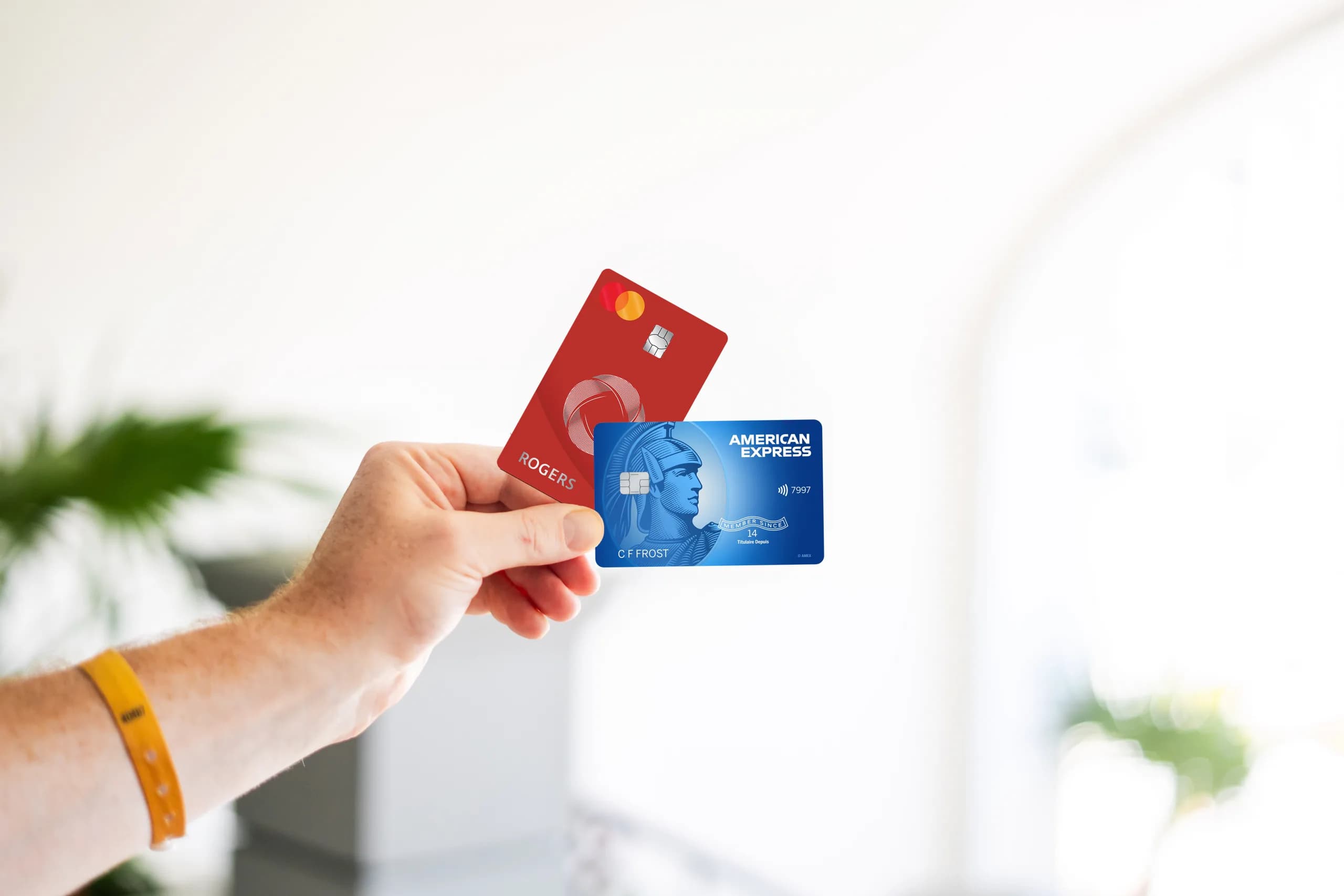 Head-to-Head: Rogers Mastercard vs. SimplyCash Card from American Express