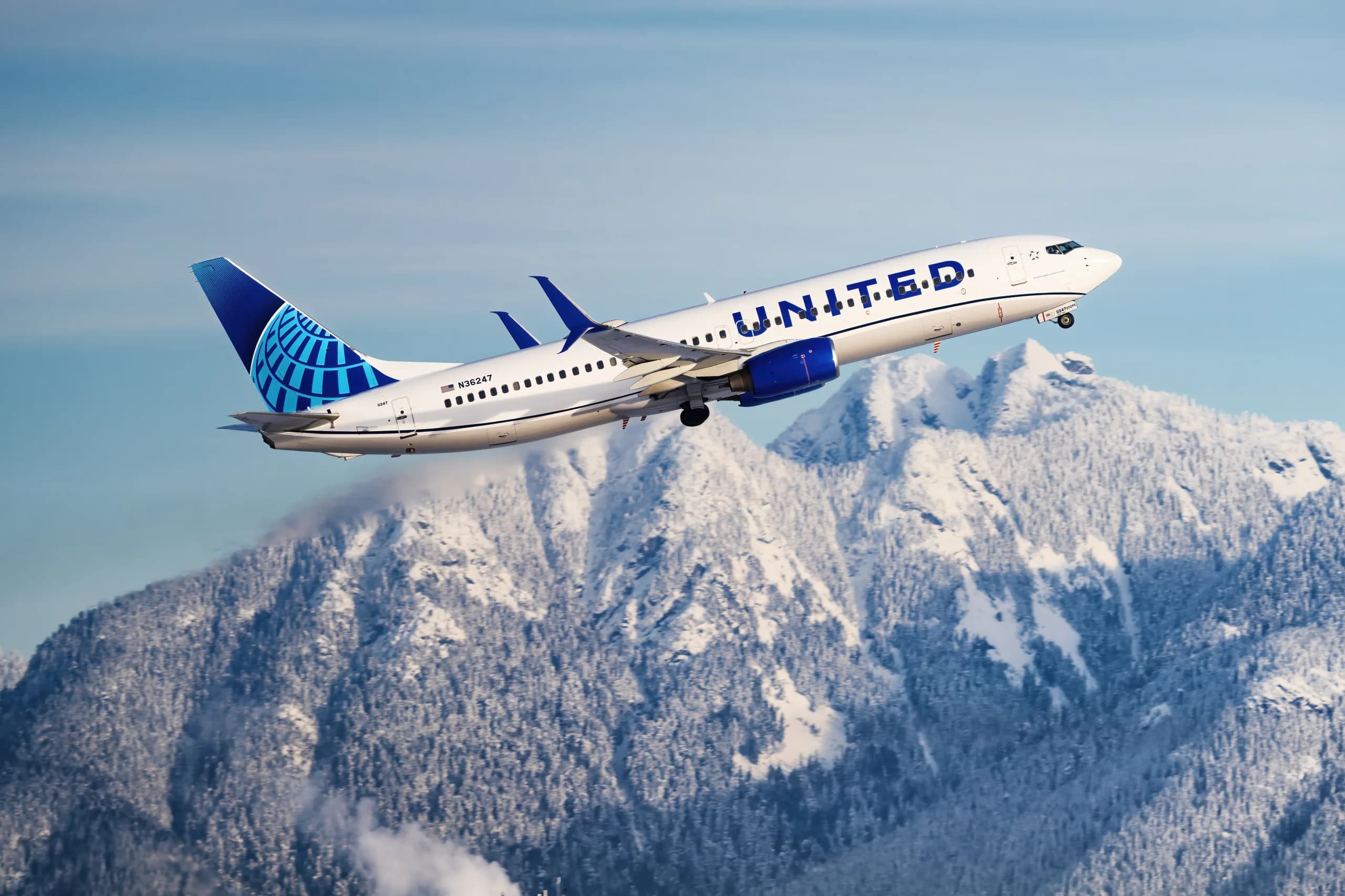 United Launches Routes to Halifax and Vancouver
