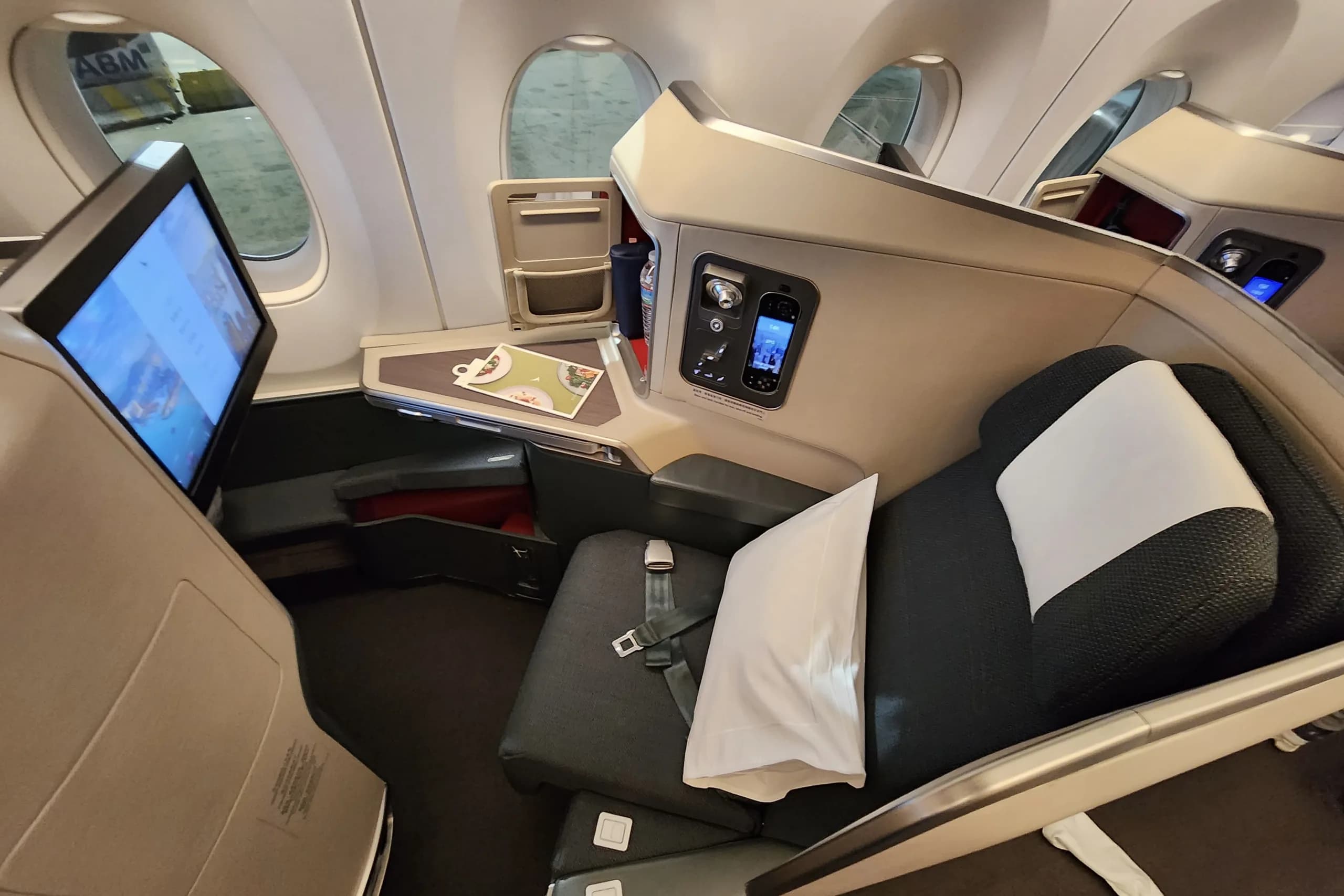 The Complete Guide to Cathay Pacific Business Class