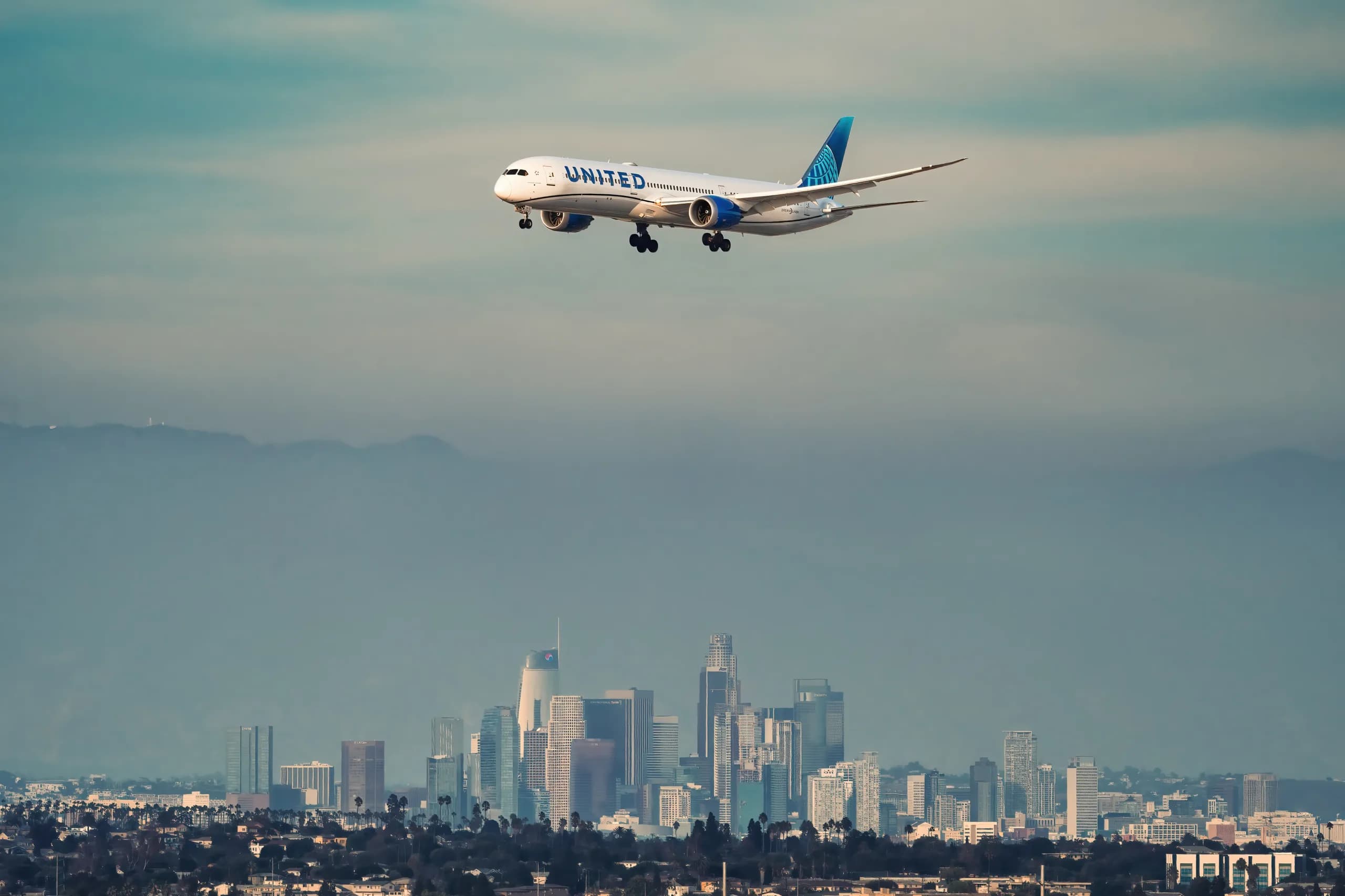 United Airlines Launches Los Angeles–Calgary Route