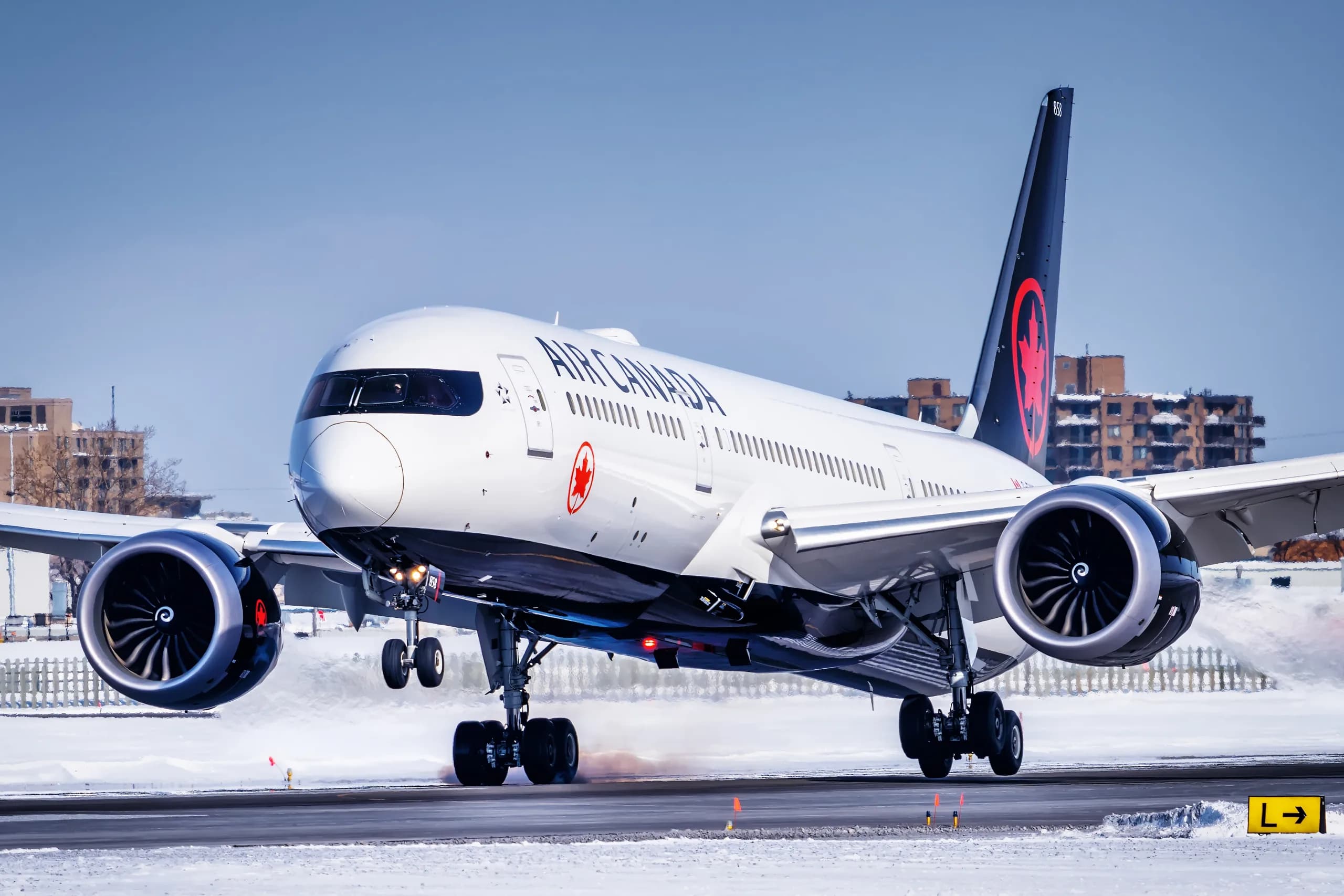 Air Canada Launches New Routes from Montreal to Naples and Porto