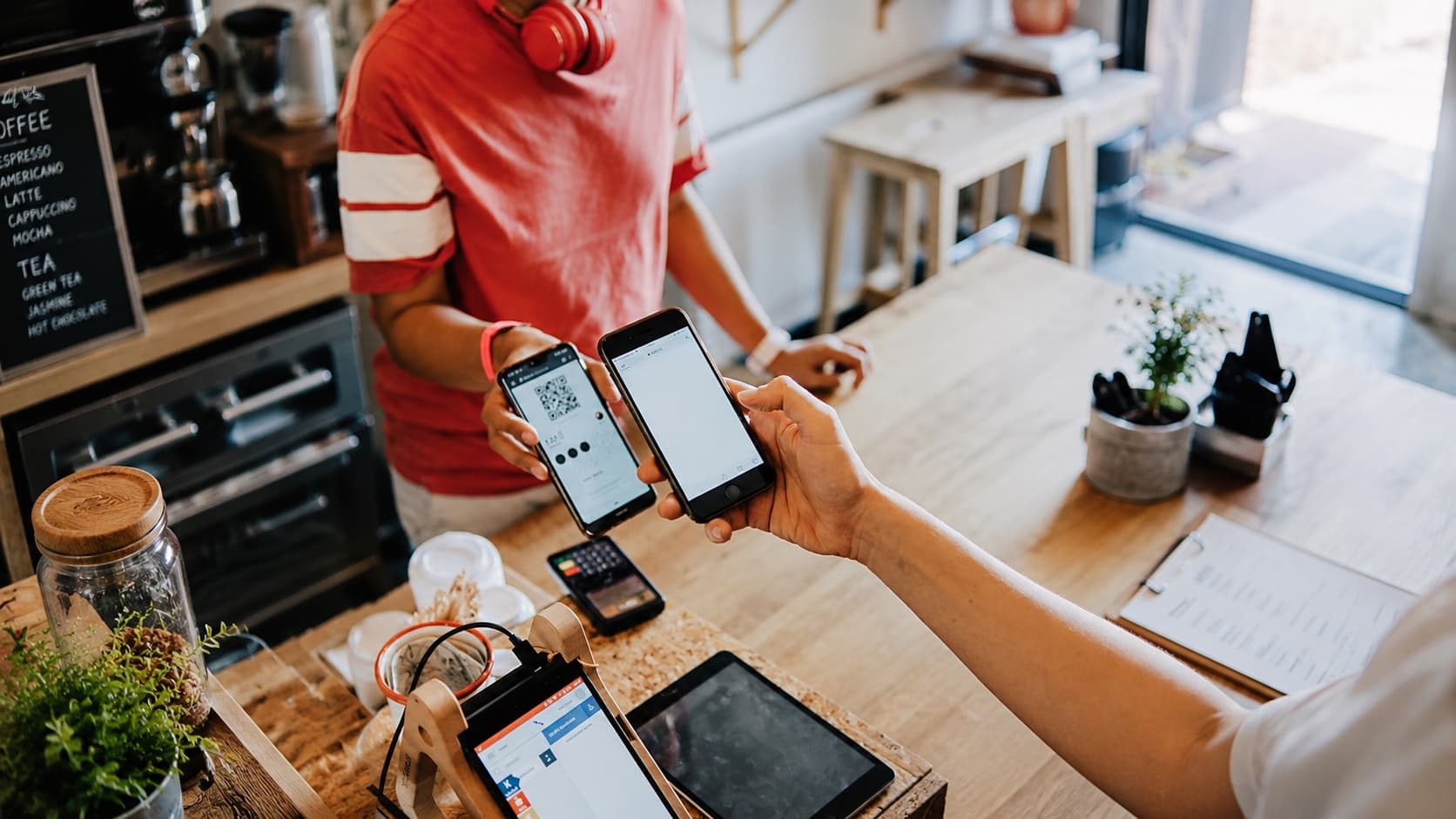 Paying at a cafe counter by scanning a QR code with a phone