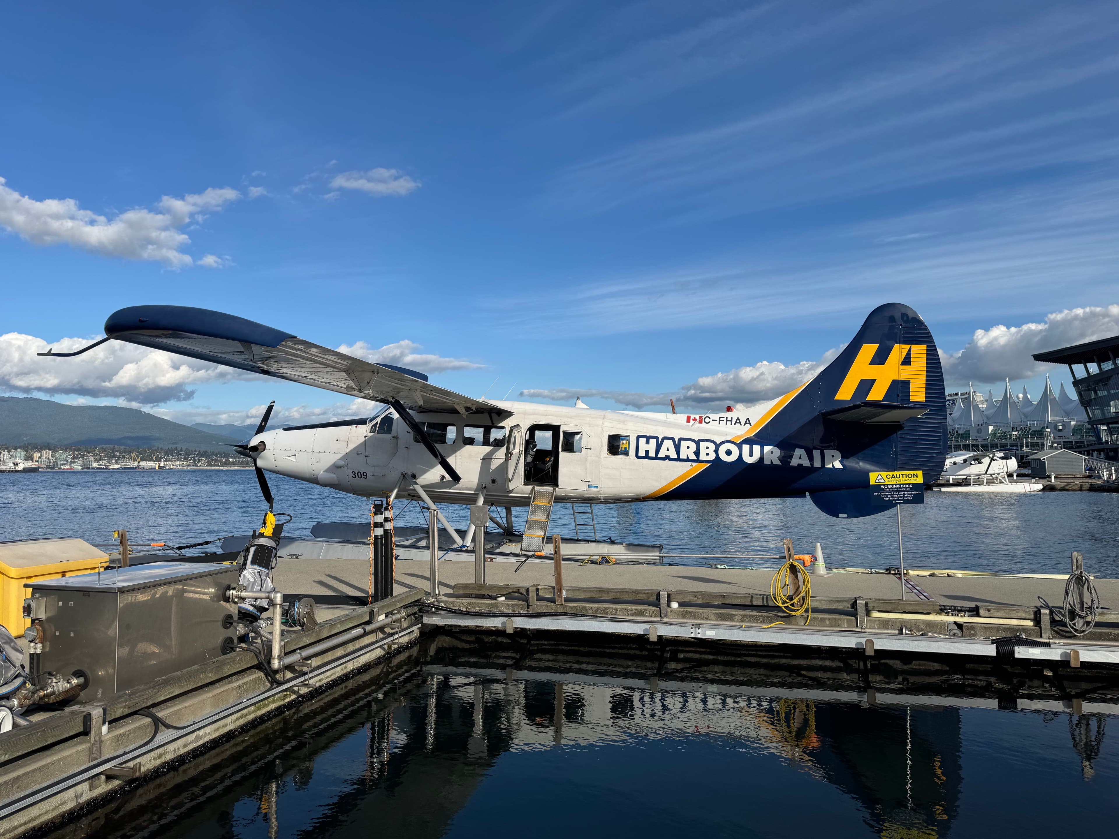 Harbour Air Floatplane Exterior-03
