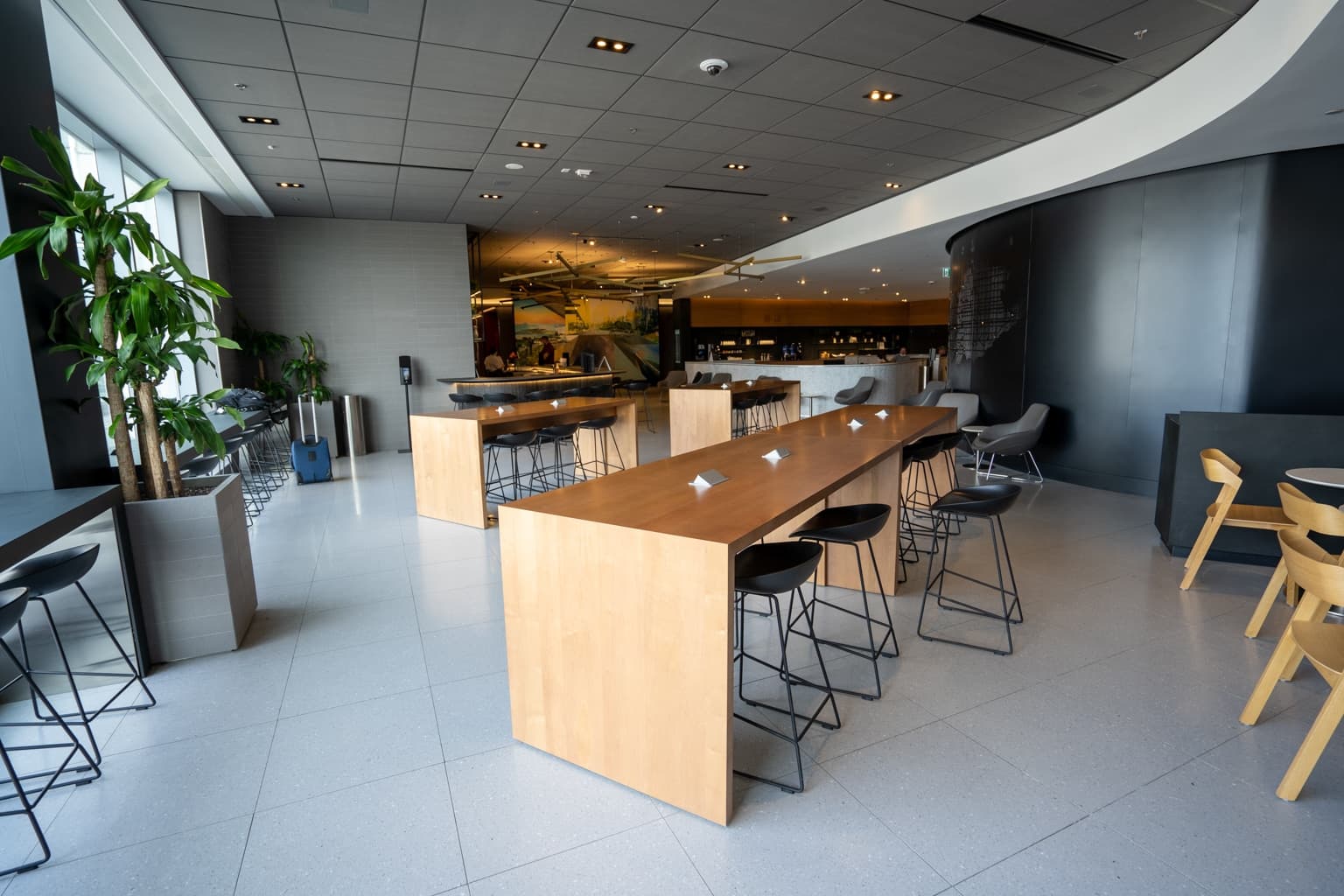 Air Canada to Update Maple Leaf Lounges, Expand Cafés
