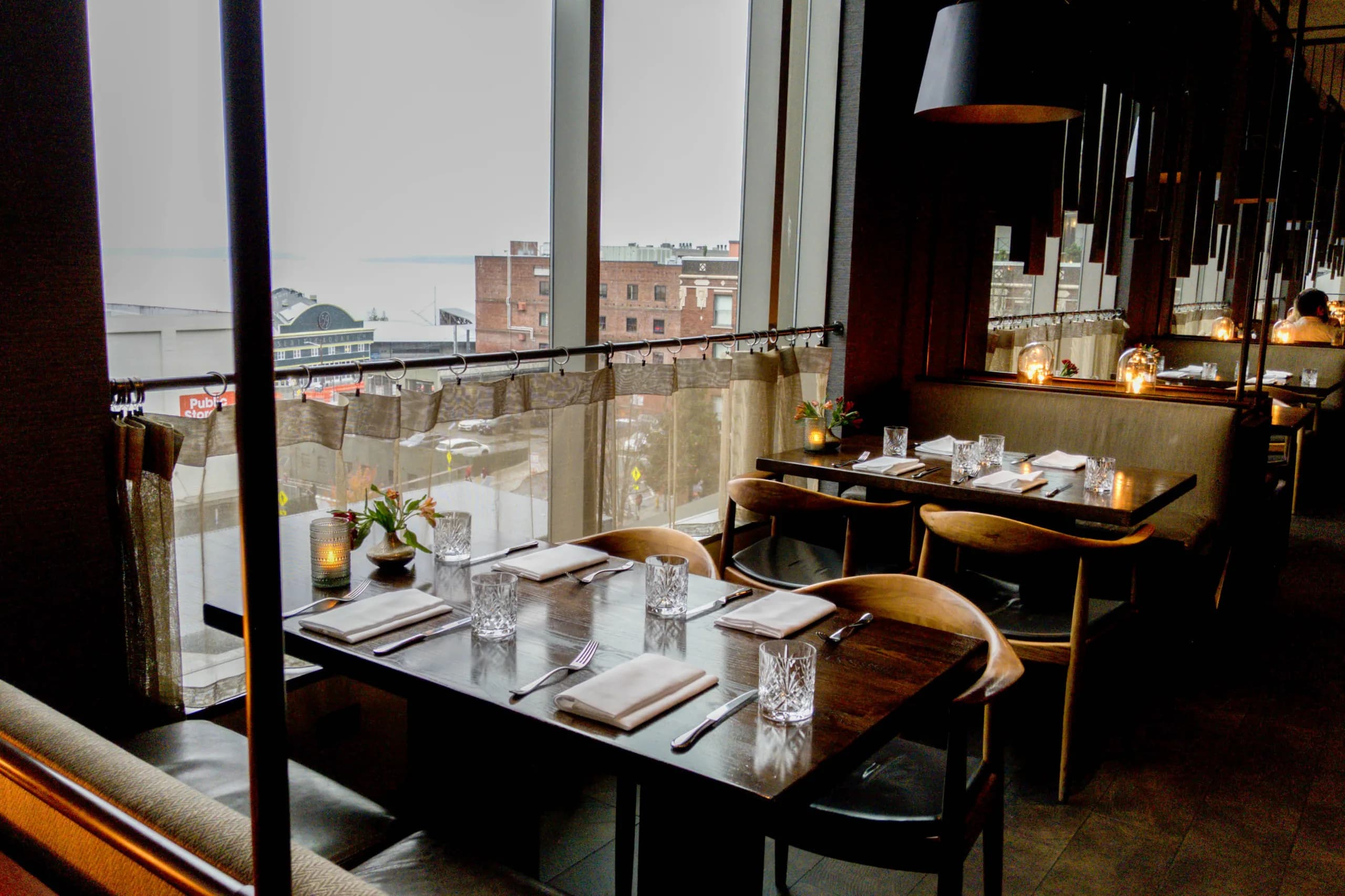 5 Credit Cards for Foodies Who Love to Travel