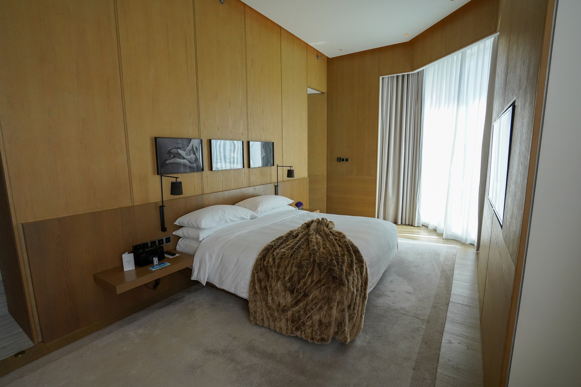 The Shanghai EDITION – Bund River View Suite king bed