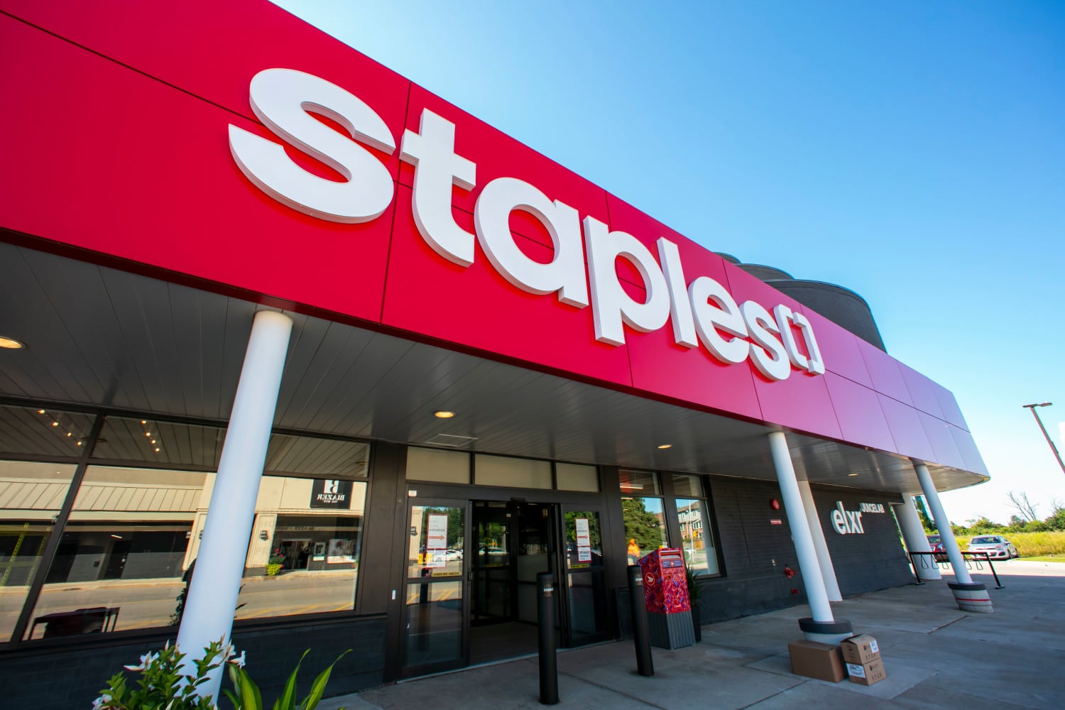 Staples Canada Signs Partnership With Bell for In-Store Kiosks at More Than  300 Stores