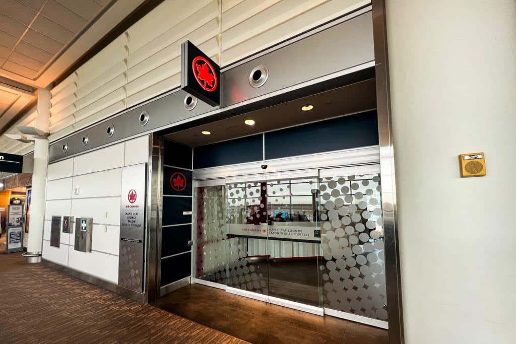 review-air-canada-maple-leaf-lounge-winnipeg-prince-of-travel