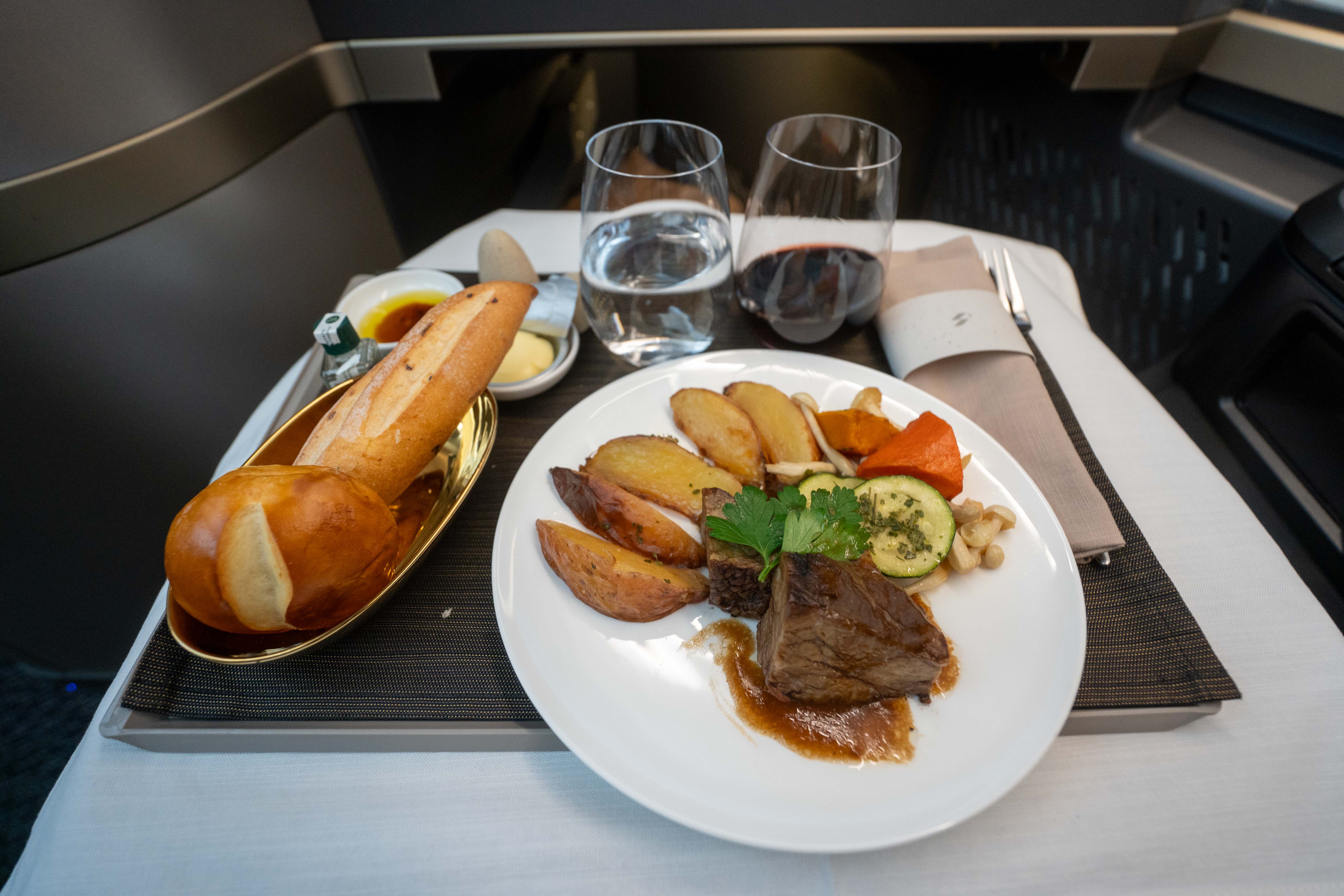 Starlux meal service