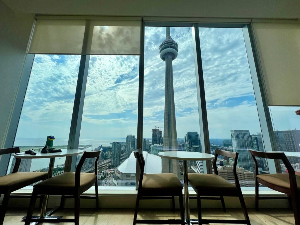 delta hotels toronto executive lounge scaled