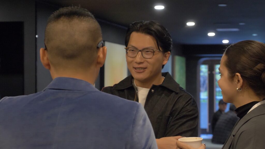 Horizontal.00 00 29 25.Still054